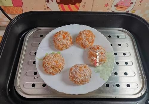 鸡肉|胡萝卜鸡肉丸子,简单几步即成,蒸一蒸,鲜嫩味美