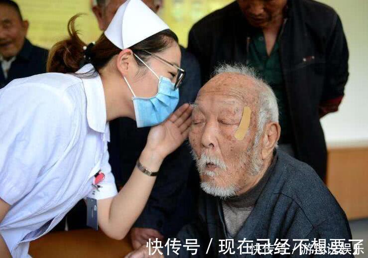 体味|老人味尴尬讨人嫌,医生:40岁后牢记以下事,再老也没味