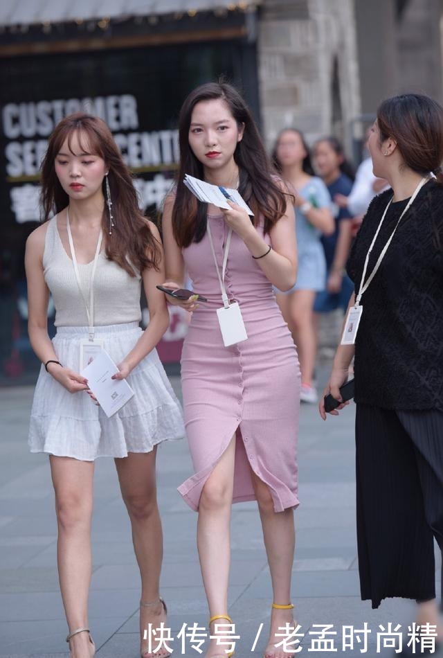 街拍:夏季穿着裙装, 格外清爽优雅, 气质上女生都喜欢