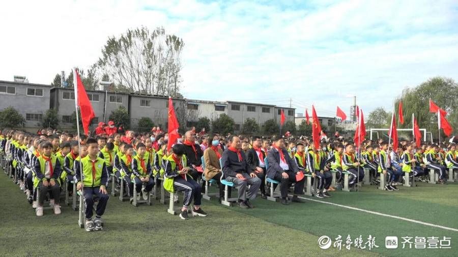 升旗仪式|枣庄高新区兴仁街道泰山路小学举办祖国颂演讲比赛