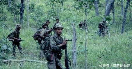 挺起|越南战争老照片:女兵面对镜头挺起胸膛,最后一张让人心疼!