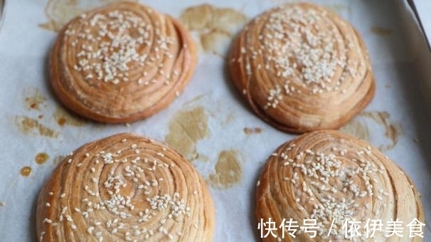 换种口味做烧饼,外酥里嫩咸中带甜,放凉了更好吃