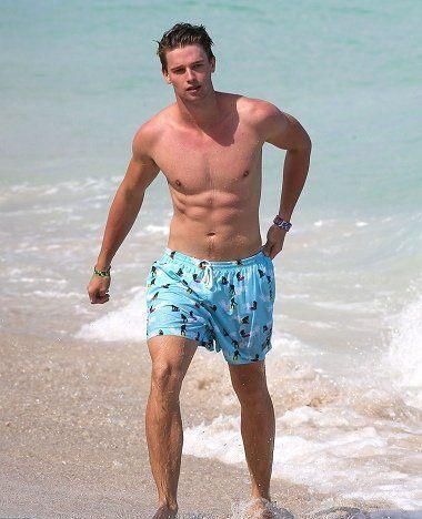 两个儿子|守灵小伙看到女尸太漂亮,一时没忍住竟欺负了她,女尸活了