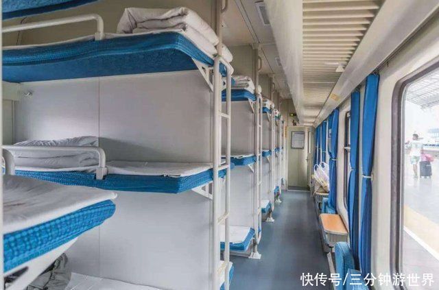 为何旅行坐火车卧铺，需要将衣服铺在枕头上再睡觉?聪明人都知道