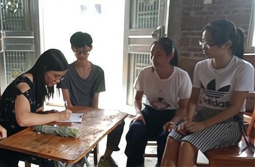 家长群|宝爸“错发信息”到班级群,想撤掉也来不及了,宝妈:都没脸接娃了