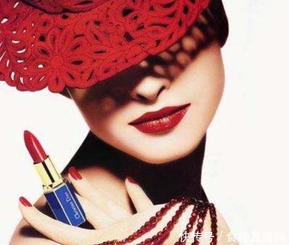 女人“涂口红”和“不涂”,化妆师:瞧下图,你就知道差距有多大