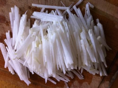  白萝卜和它是绝配，上锅煮一煮，营养极高，暖胃驱寒，天冷别忘吃