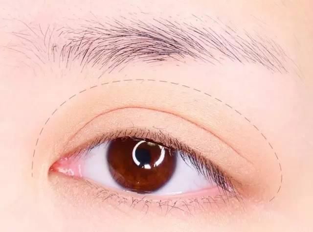 眼妆不会画？这样画让你成为人气王