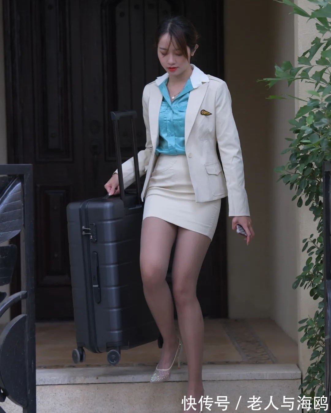 搭配 西装+两件套裙子,适合职业女性的春装搭配,温柔高雅职业范十足