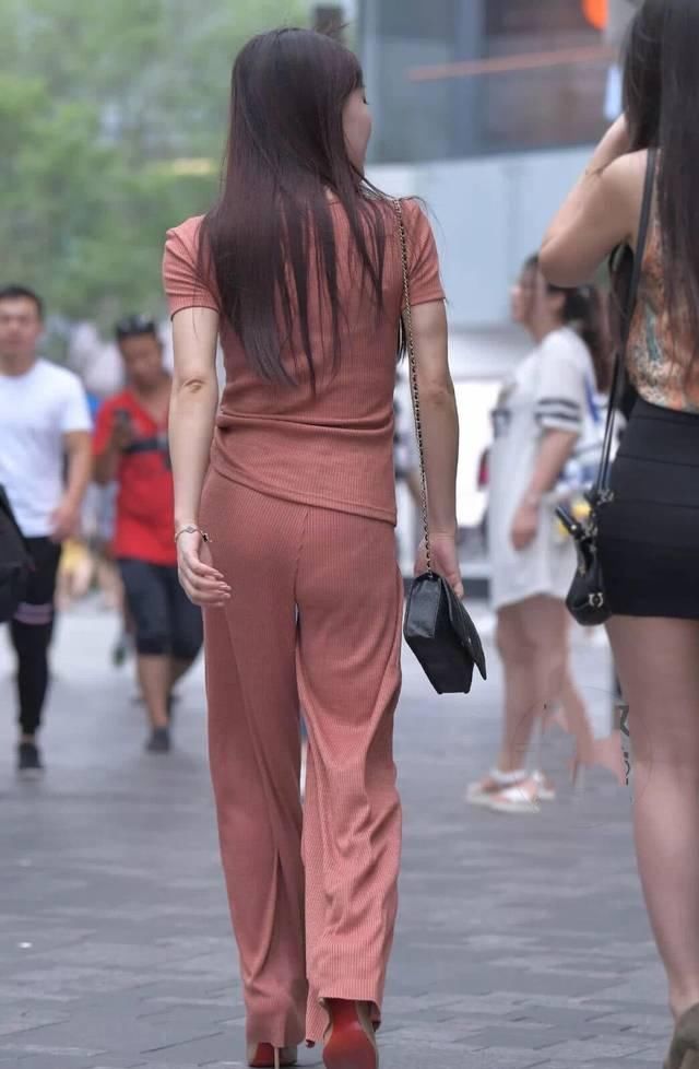 人人|街拍美女小姐姐最显气质的阔腿裤套装,人人可驾驭