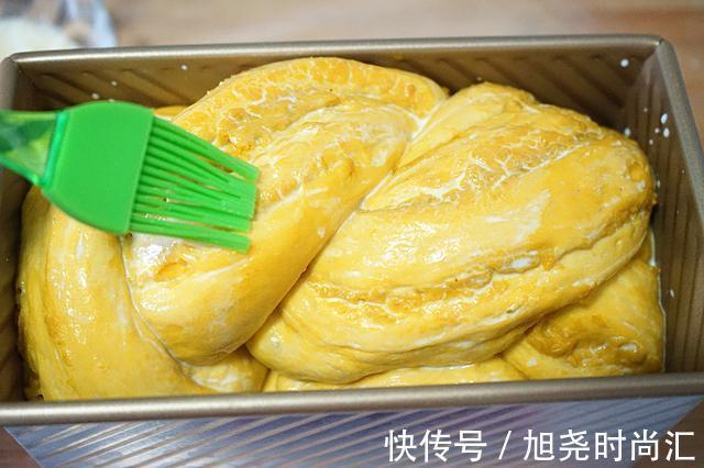 吐司|贝贝南瓜香甜软糯，做成吐司馅料好吃到爆，这食谱已被千人收藏了