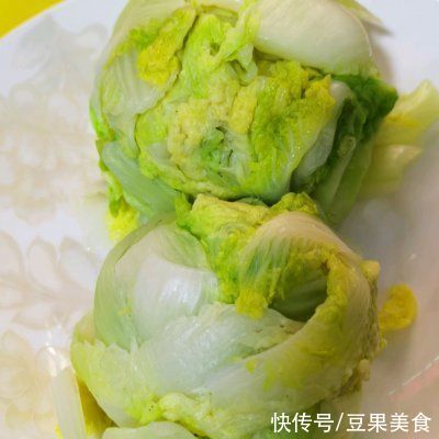 小米辣|小白菜炒蟹黄菇这样做，营养又美味