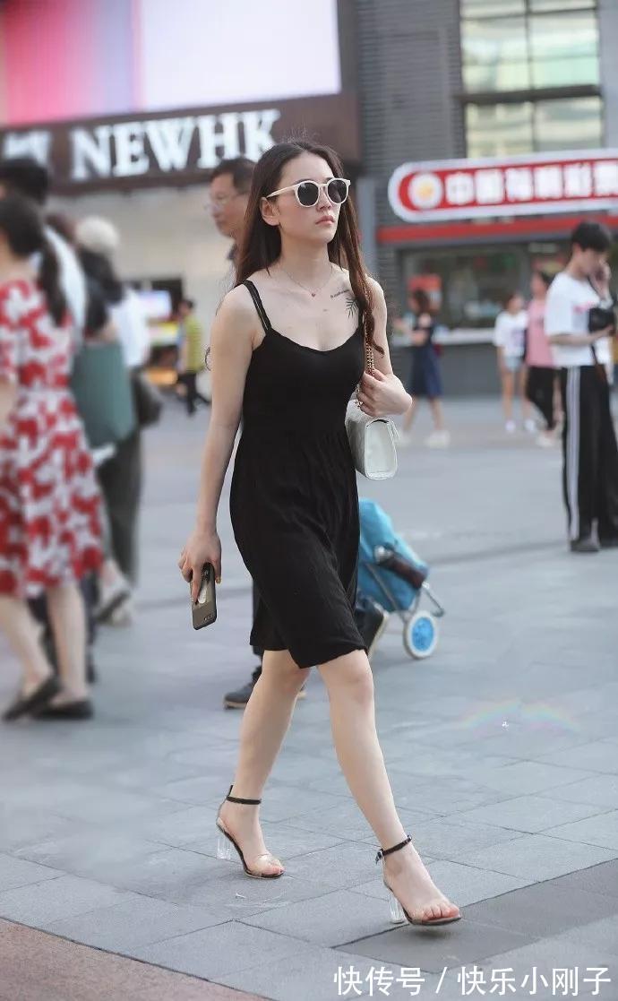 吊带 雪纺吊带连衣裙,搭配一双高跟鞋,才能成为精致女神的基点