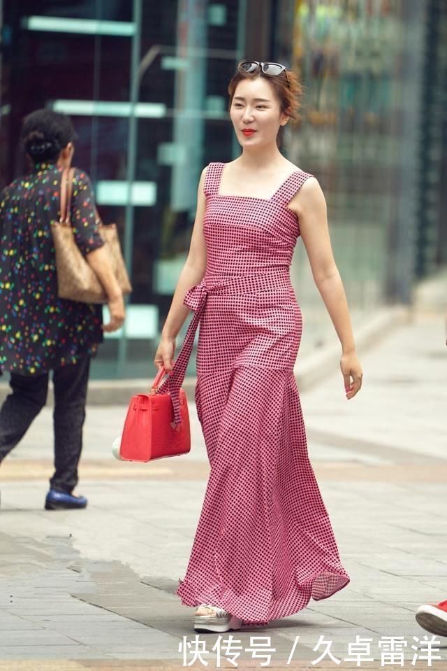 青春|气质满满的连衣裙搭配,绽放青春的时尚魅力,休闲又不失潮流的感觉