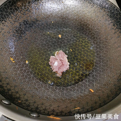 香辣肉泥粉皮这样做也太好吃了,每天下饭都靠它