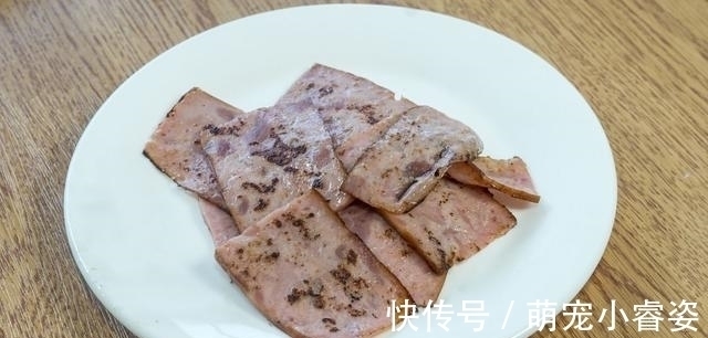 晒晒一家4口的晚餐，全是家常菜，用心搭配，家人爱吃，顿顿光盘