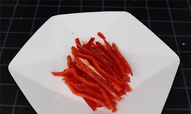 菠菜|怪不得饭店的凉拌菠菜那么好吃，原来做法有诀窍，看完学不会找我