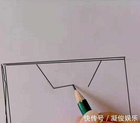 铅笔@小伙拿铅笔画“扑克牌”,开局:技术不达关,完工:可以打牌了!