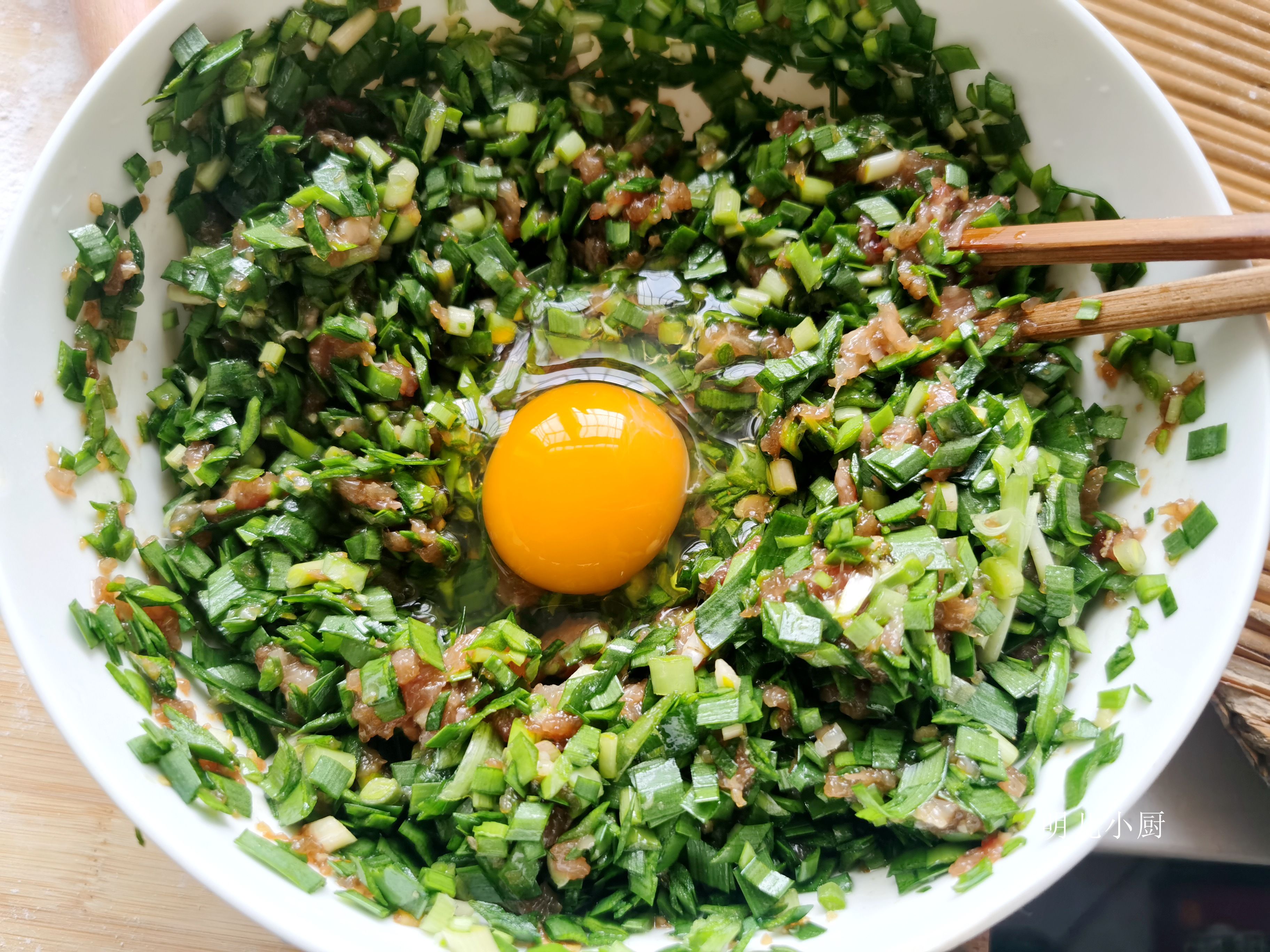 这肉六块钱一斤，不管炖炒都不好吃，唯独用来包饺子味道棒极了