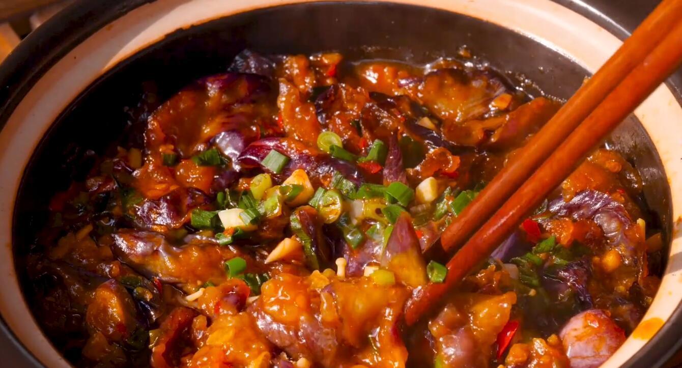 青线椒|想吃茄子煲不用去饭店了,很多大厨都这么做,酱香浓郁,太好吃