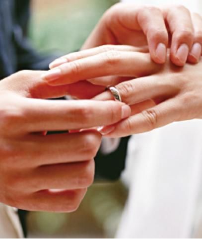 谁规定结婚必须买钻石戒指的？钻戒的起源