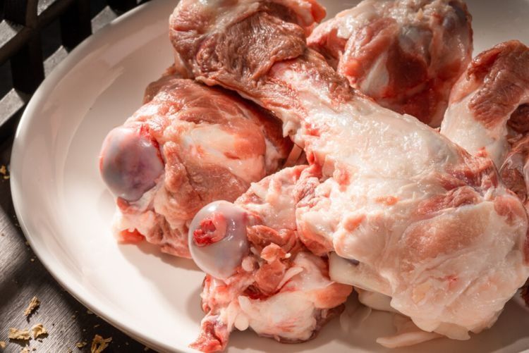 炖大骨头汤，切忌直接加水炖，谨记重要2步，骨汤更香更浓白