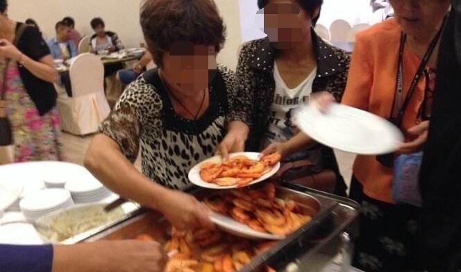 奶奶|这4种行为孩子觉得很丢脸,父母却沾沾自喜引以为傲,你做过吗?