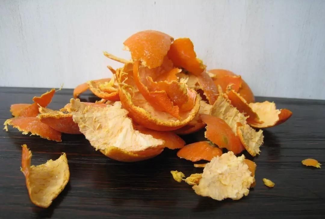 虫子总围着花草嗡嗡飞?自制“4样”杀虫剂,安全无毒,效果好