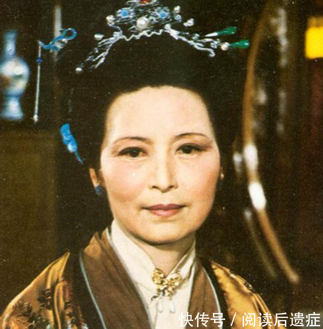 薛宝钗&宝玉外出祭奠金钏儿,林黛玉话里有话,薛宝钗为何不答?