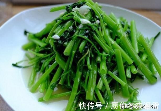 炒空心菜,别急着下锅,多做这一步,炒出来的颜色不发黑