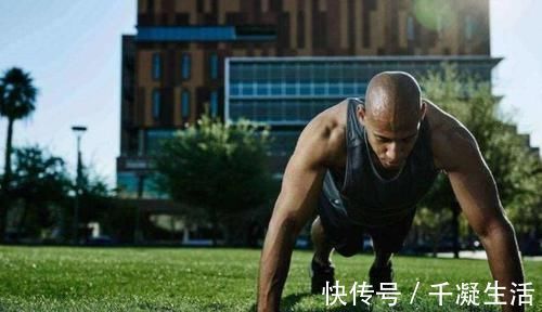 骨骼|男人做俯卧撑,多少才算标准,经常做俯卧撑,能带来什么好处