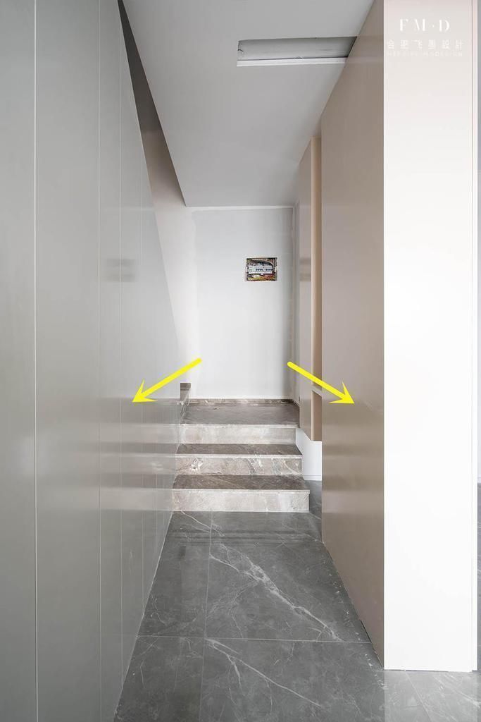 护栏|进门是楼梯,设计师干脆打了2排柜子隔断,朋友:开发商都想不到