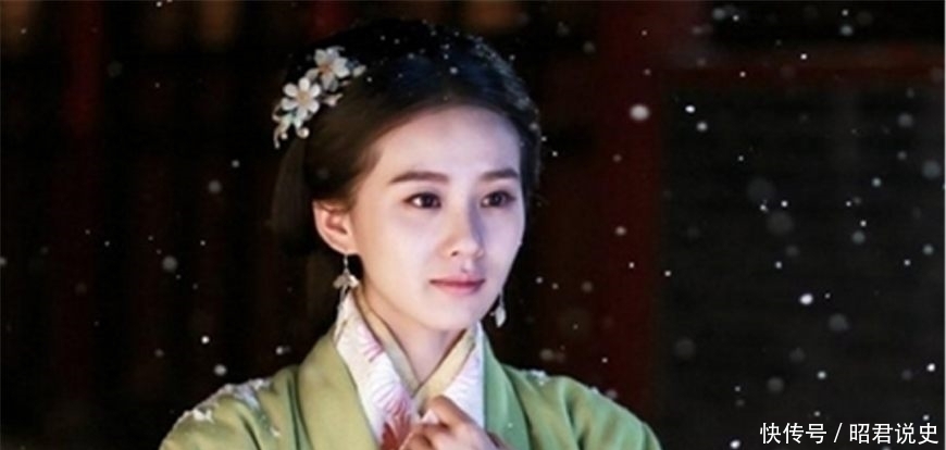 女子出上联:“面对面吃面”,和尚马上对下联,女子听后又羞又气