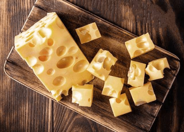 妙可蓝多|乳业巨头角力奶酪市场，谁会是最后赢家？