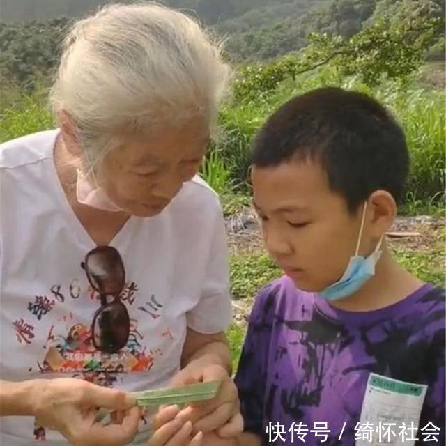 许妈|郭威亲姥姥出镜，教孩子认字，告知家庭的别样生活