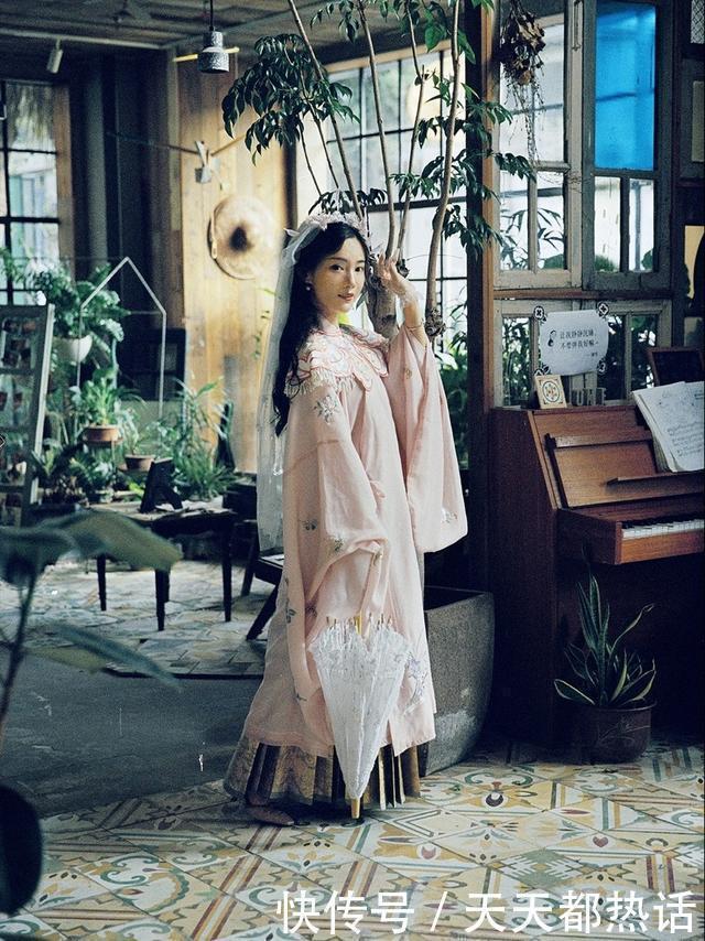 大小姐|小姐姐把汉服穿进了民国,大小姐气质备显,网友这也太美了吧