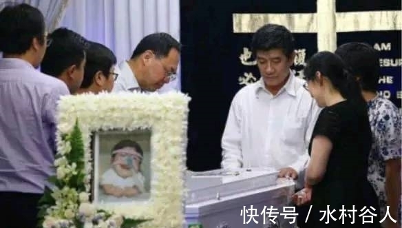 患有|十七岁少女患有罕见疾病，身体只有婴儿大小，病因令人气愤
