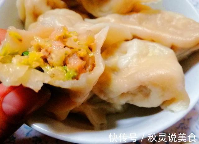 包白菜饺子，我家从来不“挤水”，这招拌菜，白菜不出水、不破皮