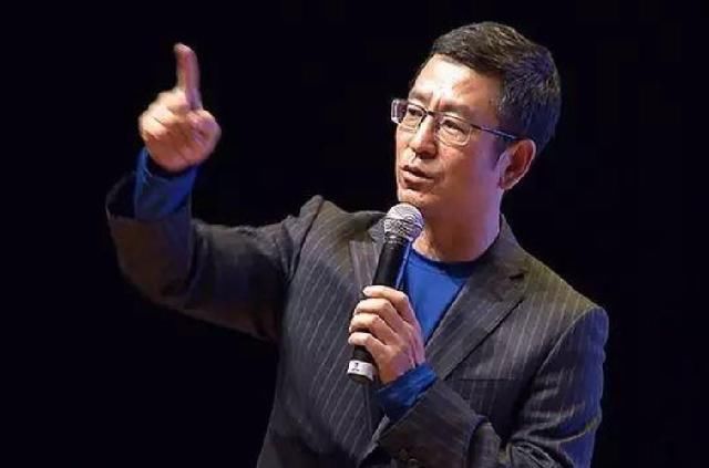 白岩松：大学快成义务教育了，还把自己当成高高在上的精英？