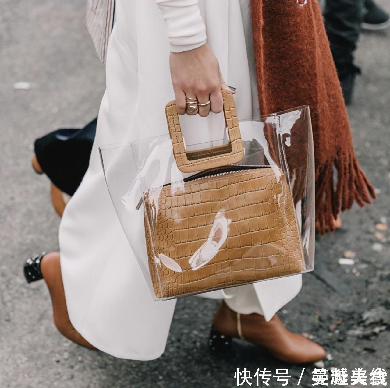 女生们 女生们的包包里到底装了些什么东西经过我了解发现,真不一般