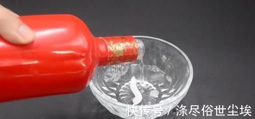年前大扫除，玻璃太脏别用水擦了，只需喷一点它，干净透亮无水印