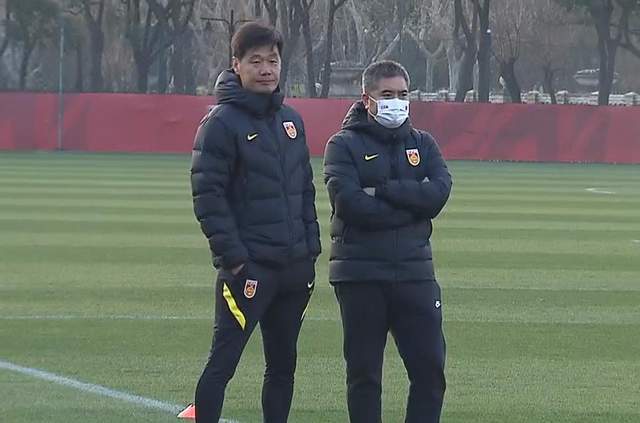 中国男足|记者爆料:国足老队员因长期集训和比赛,精神状态极为糟糕!