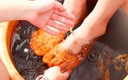 好处|冬季到来,若每天坚持泡脚有什么好处?不论男女都应该看看