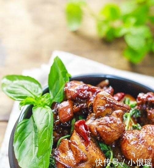 色香味|色香味俱全的这道三杯鸡,能让你胃口大开,多吃一碗饭!