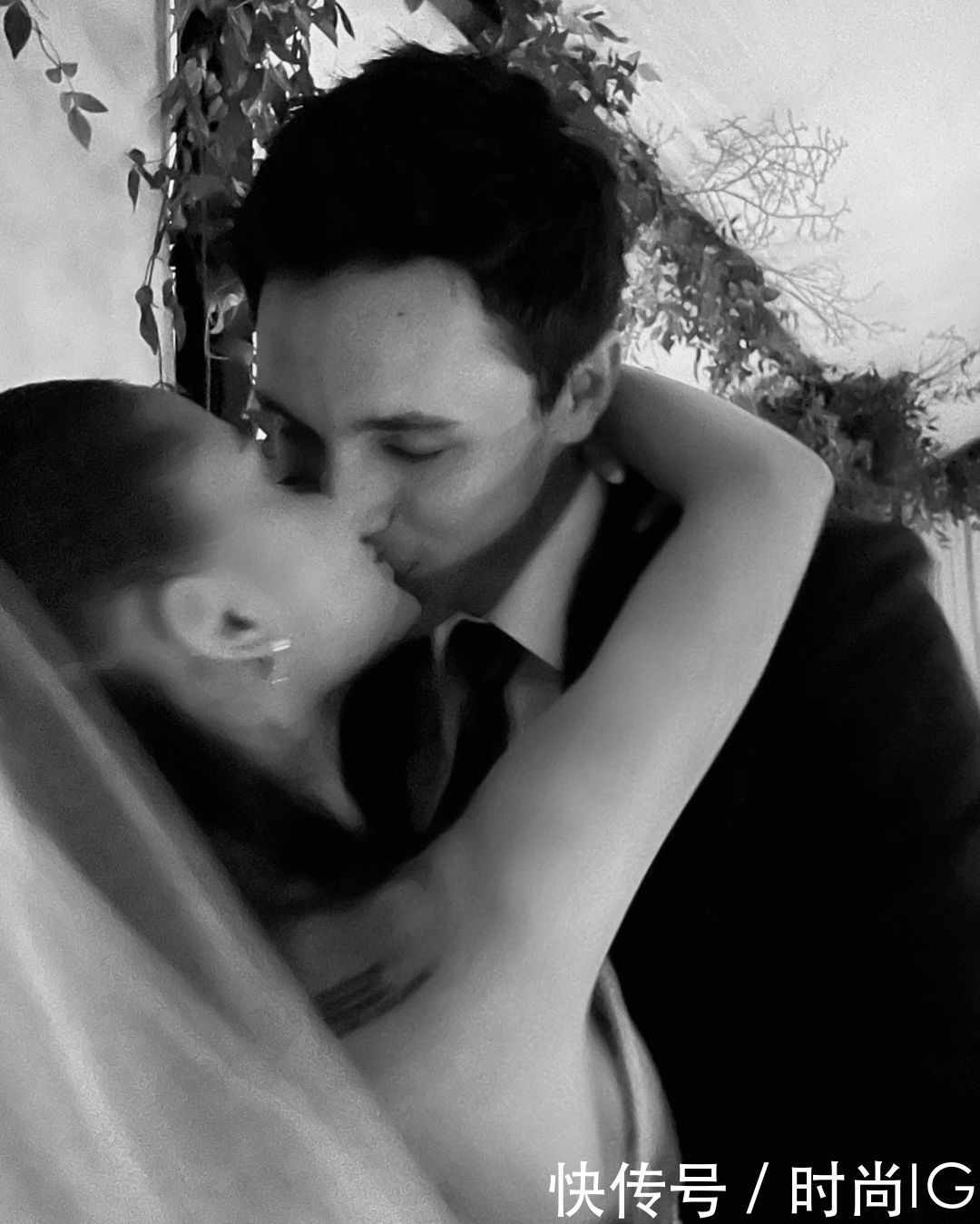 mA妹官宣结婚晒婚纱照,低调情侣超养眼,A妹虐心情史终于找到真爱