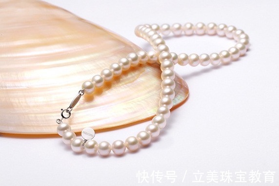 珠宝首饰|不同材质的首饰怎么清洗？