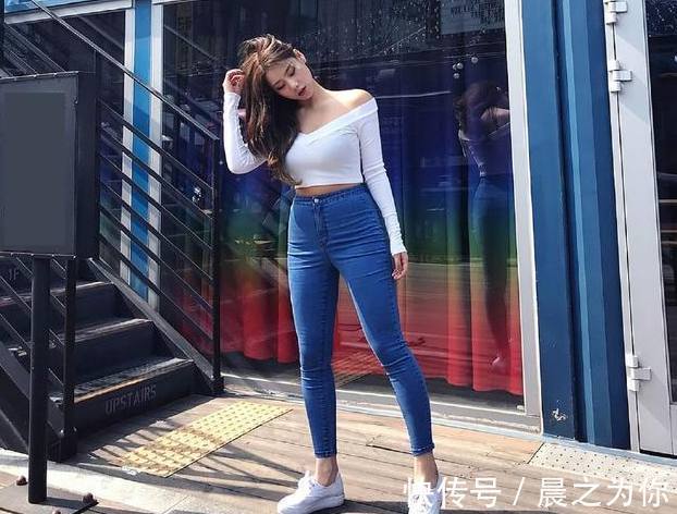 搭配 -清新甜美的牛仔裤美女,突显身材与气质,吸引力十足!