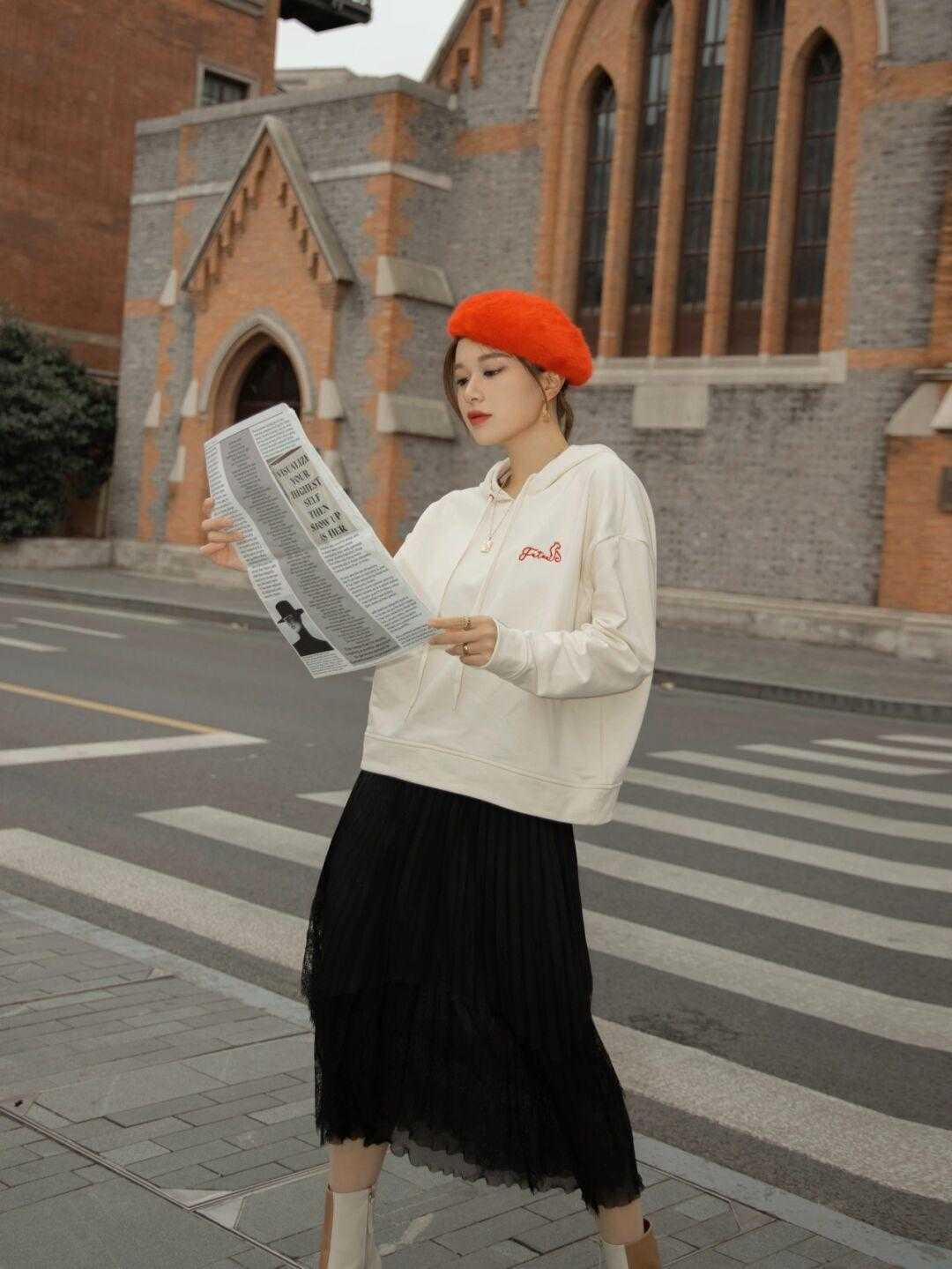 直筒 别老穿蓬蓬网纱裙了!今年流行的“直筒网纱裙”,上身唯美又显瘦