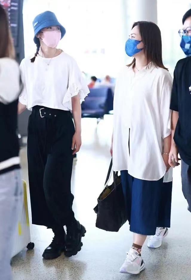 微胖|阿Sa阿娇走机场气质全开!穿白色上衣搭配阔腿裤简约高级,超好看