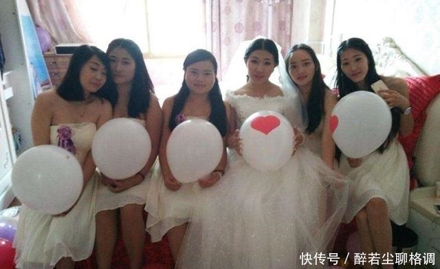 婚礼上俏皮的伴娘,婚礼过程中一道亮丽的风景线